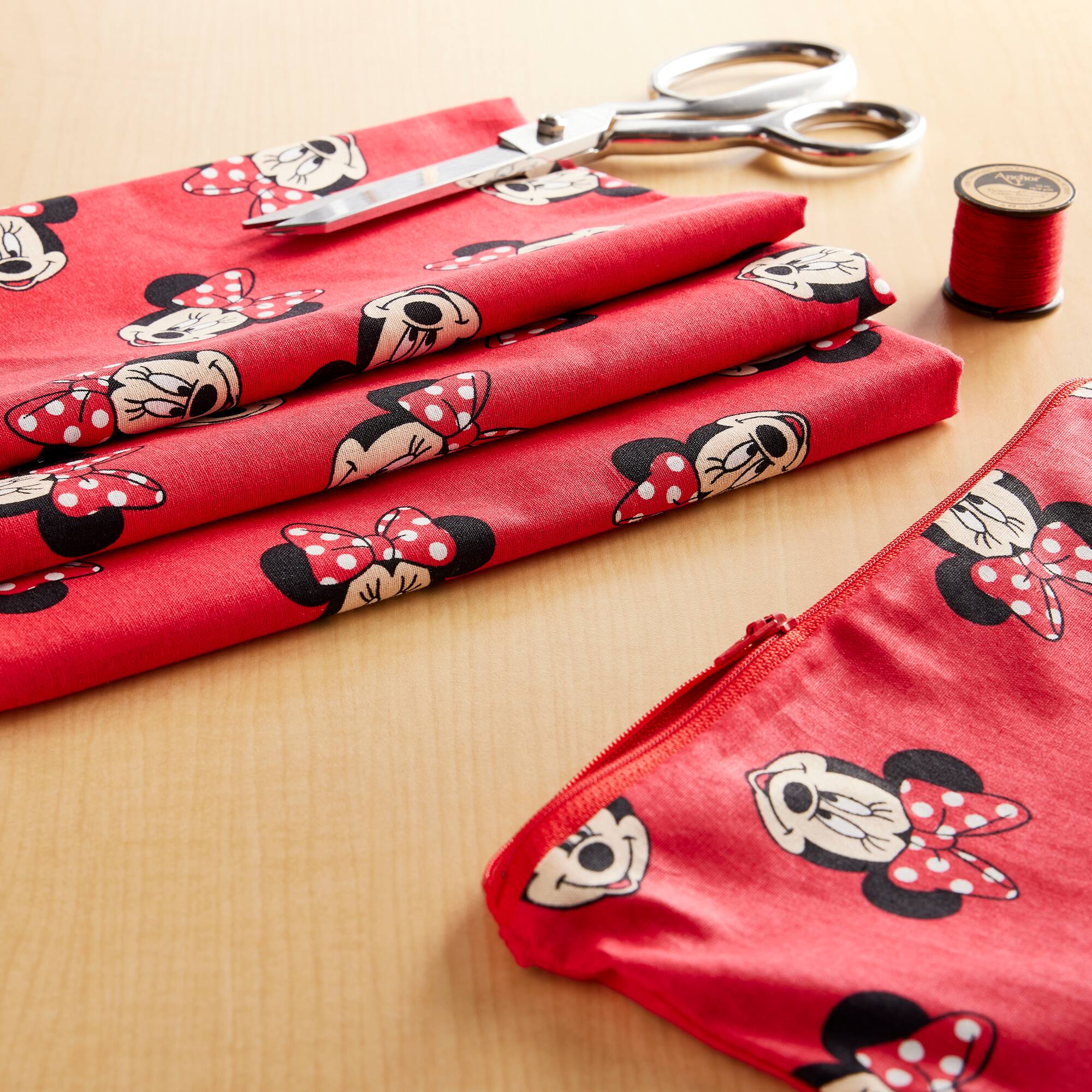 Disney® Minnie Mouse Head Toss Cotton Fabric